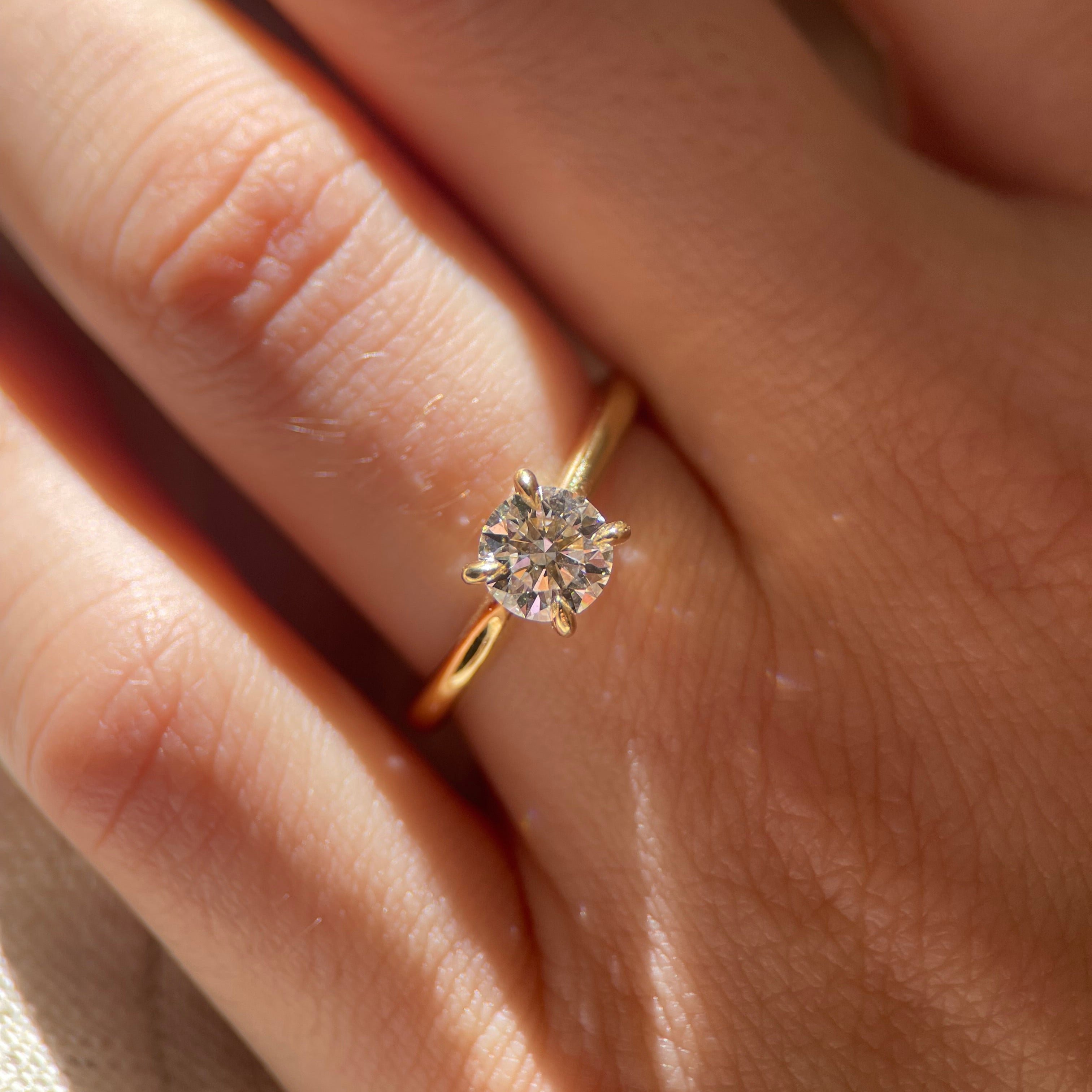 Classic Round Solitaire - 1ct lab-grown diamond D VS1