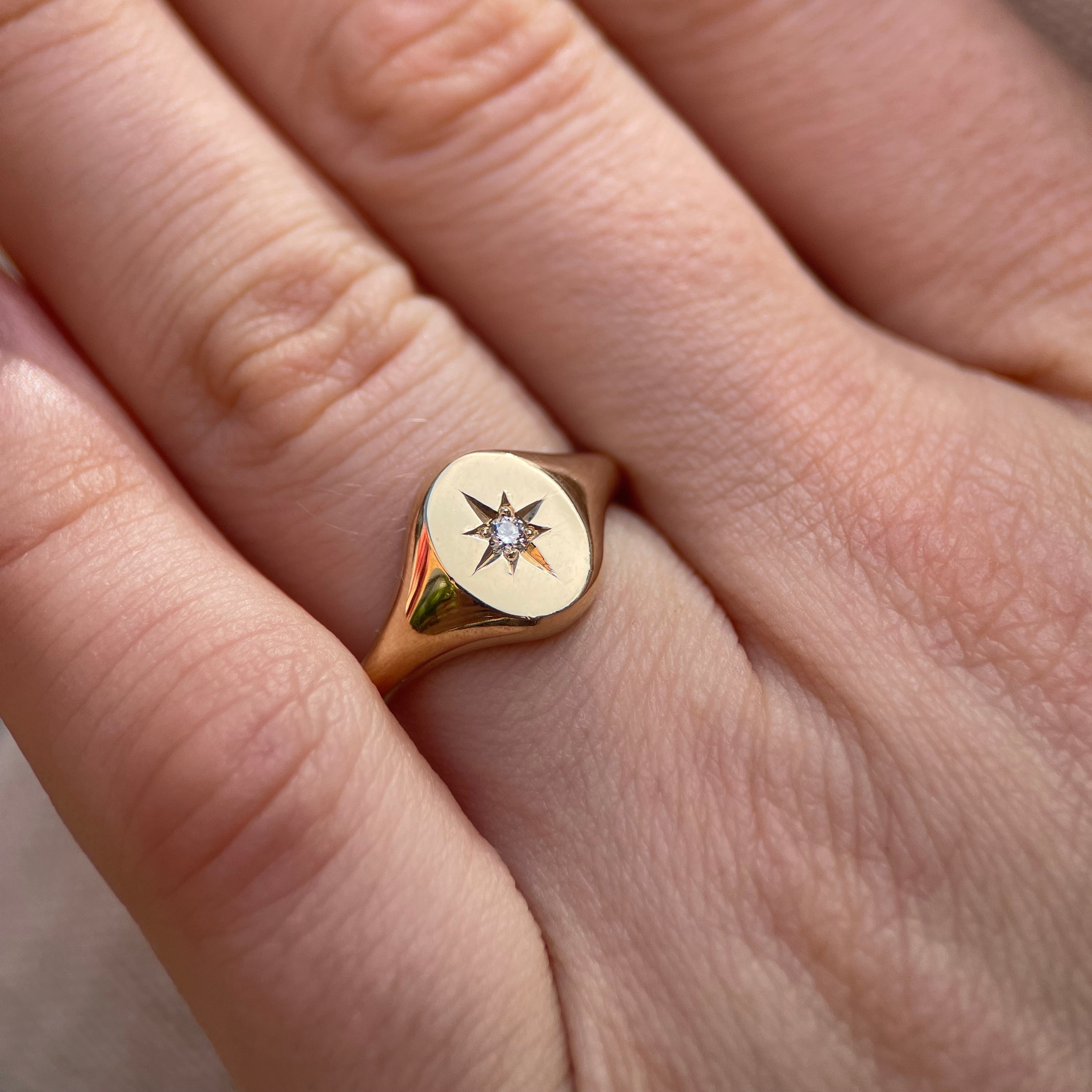 Star-Set Diamond Signet