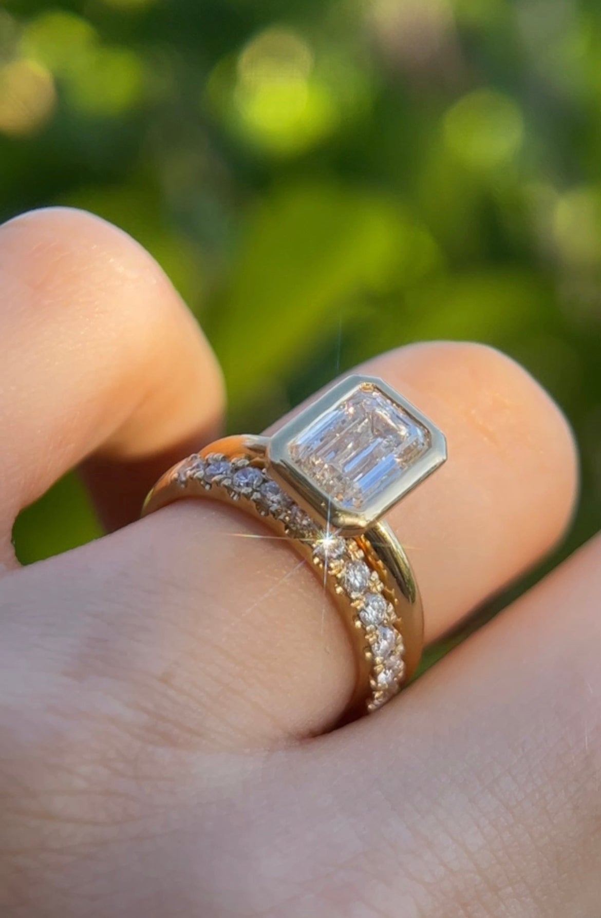 Bezel-set engagement ring with a diamond wedding ring