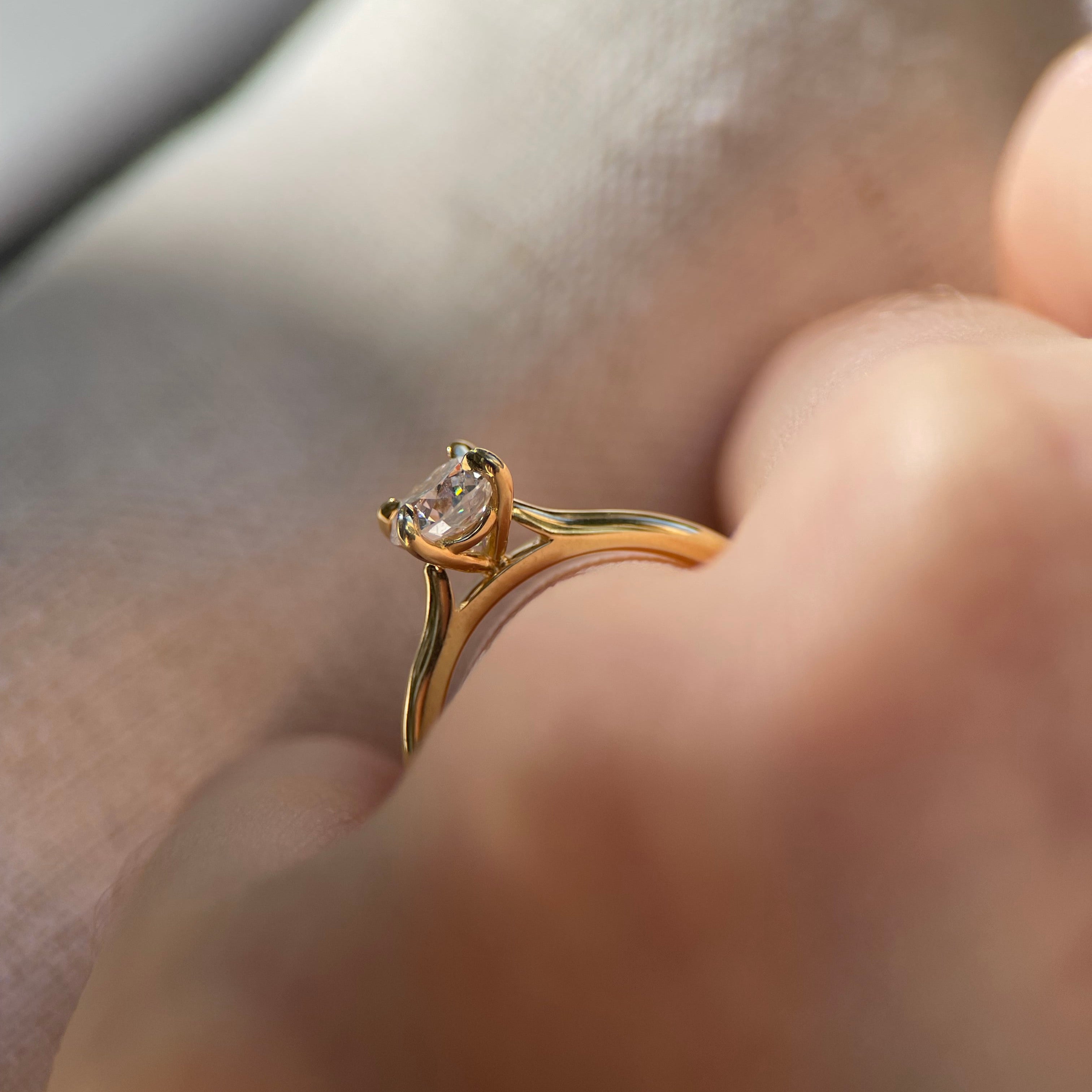 Classic Round Solitaire - 1ct lab-grown diamond D VS1